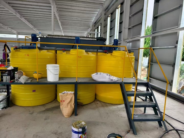 污水處理設備安裝調試完成