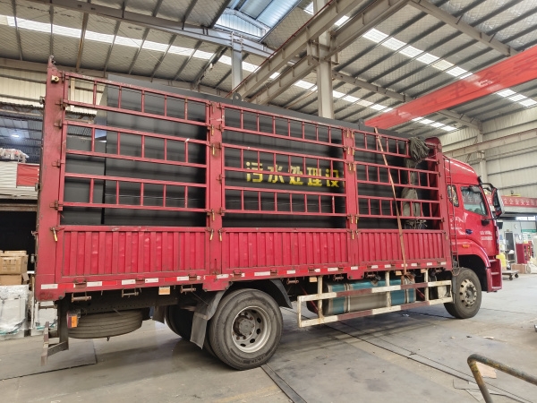 污水處理設備發(fā)貨現(xiàn)場